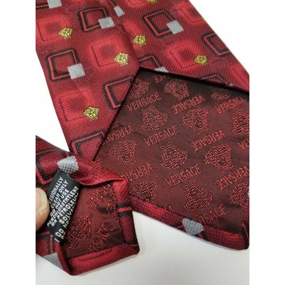 Gianni Versace Necktie Men’s Red Silk Squares Medusa Heads Luxury Designer Italy - Picture 6 of 7